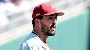 DeLucia shuts out Arkansas, ending Razorbacks' season in Omaha
