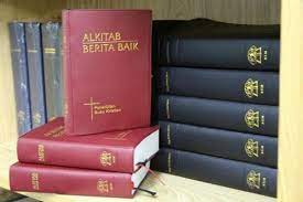 Bible) adalah sebutan untuk sekumpulan naskah yang dipandang suci dalam yudaisme dan kekristenan. Domba2domba Alkitab Berita Baik Sejarah Dan Penerbitannya
