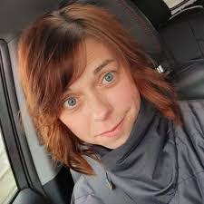 Amanda Squires's Instagram, Twitter & Facebook