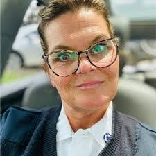 Teresa Sealey's Instagram, Twitter & Facebook