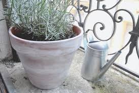 Sur zôdio, vous trouverez des peintures. Diy 3 Idees Pour Customiser Et Peindre Ses Pots De Fleur En Terre Cuite Blog B B