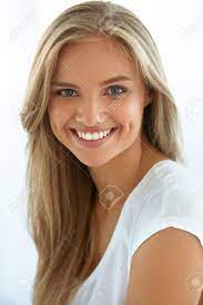 Beauty Woman Portrait. Closeup Of Beautiful Happy Girl With Perfect Smile,  White Teeth Smiling At Camera. Attractive Healthy Young Female With Fresh  Natural Face Makeup Indoors. High Resolution Image Фотография, картинки,  изображения