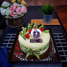 Incredibly delicious birthday cake for your loved ones. Kue Ulang Tahun Model Cheese Cake New Golden Roses Facebook