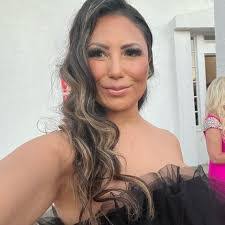 Sarah Oliva's Instagram, Twitter & Facebook