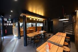 Big Fernand Et Ses Fameux Hamburges Accueille Ses Premiers Clients Dans Le Quartier Michelet Defense 92 Fr Big Fernand Decoration Interieure Defense