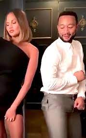John Legend loves to show off his bulge 🤤 (sorry for shitty screen grab  quality) : r/celebritybulge
