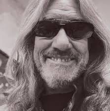 I play guitar as a hobby, I know some 20,30 chords and various of  rhytms,guitar picking techniques etc. For the first time I tried to "write"  a song I wanted something SAD