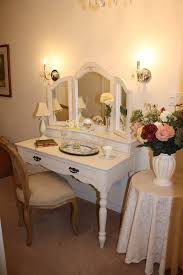 Bedroom Category Post List Fantastic Design Ideas Using Vanity Mirror With Lights For Modern Ikea Hollywood Makeup Desk And Lighted Light Bulbs Apppie Org