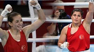 Çakıroğlu, olimpiyat oyunlarına kota kazanan ilk kadın boksör oldu. Axa1akijhtvhlm