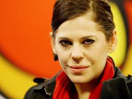 Bárbara Paz vê cicatriz no rosto como empoderadora