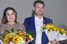Pokonał zresztą w tej konkurencji naprawdę tuzy aktorstwa, więc tym większa jego satysfakcja. Opadnie Wam Szczeka Na Widok Tego Jak Wygladala W Mlodosci Zona Zenka Martyniuka Nie Rozpoznalismy Jej Byla Tak Piekna Ze Trudno Oderwac Wzrok Super Express Wiadomosci Polityka Sport