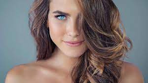 Consider playing with tones of red by having your dark brunette base fade to a pretty mahogany brown at your ends. How To Get Dark Brown Hair With Blonde Highlights L Oreal Paris