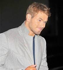 Matte gel and a bit of personality for it to work to its full potential. Very Short Messy Hairstyle For Men Men Messy Hairstyles Askhairstyles