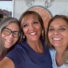 My condolences to the families & loved ones of our Charlotte based Flight  Attendants Danasia Brown & Ian Epstein who perished last night. You're in  my thoughts & prayers. #AA5342 🕯️💔💙