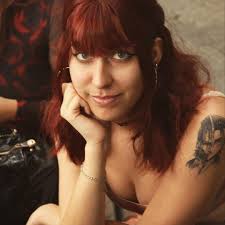 AND did anyone know that Lisa had to wear a wig in most of season 6 because  her hair was too short for her character?🤔