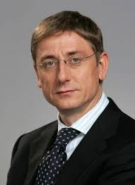 Gyurcsány ferenc egyike azon hazai politikusoknak, akik még hosszú évek múltán is képesek új oldalról „megörvendeztetni a közönséget. Gyurcsany Ferenc 1961 Napjainkig Doksi Net
