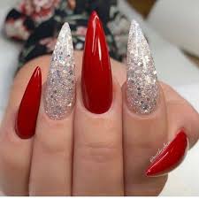 Las uñas decoradas de morado son perfectas para lucir como uñas elegantes en los tonos más fuertes y. Preciosas Unas Rojas Unas Manos Y Pies Facebook