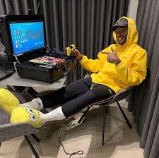 5 things to know about borussia dortmund's new striker. Hoeveel Punten Op 10 Voor De Stijl De Stijl Instagram Michy Batshuayi