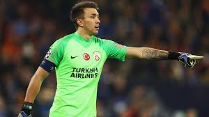 Néstor fernando muslera micol (spanish: Galatasaray Goalkeeper Muslera Suffers Broken Leg