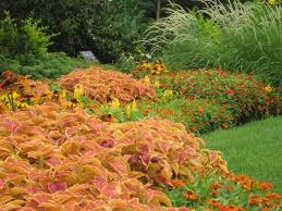 Basic Design Principles And Styles For Garden Beds Garden Design Layout Small Garden Design Garden Design Pictures