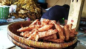Pisang tanduk ukuran kecil,kupas kulitnya lalu potong•tepung terigu protein sedang•tepung tapioka•telur ayam•garam•vanili. Pisang Goreng Tanduk Mpo Nur Ukuran Jumbo Rasa Perfecto