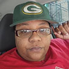 Renee Isom's Instagram, Twitter & Facebook