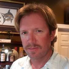 Golden Retriever saves a man from drowning in South Carolina river