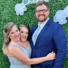 Abby Hensel, famosa gemela siamesa, contrae matrimonio en secreto (VIDEO) |  El Informador