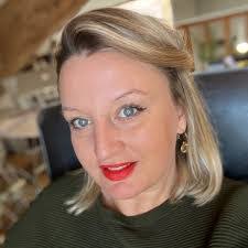 Carrie Cooper's Instagram, Twitter & Facebook