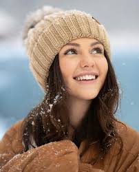 Just a Canadian girl who loves the snow & clearly loves this lake ☃️🤍  photos in collab w/ @daniel.mcmullin