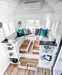 There Is No Shortage Of Form And Function When It Comes To The Modern Tiny Livin Decoration Ide Tiny House Interior Design Tiny House Interior Tiny House Decor