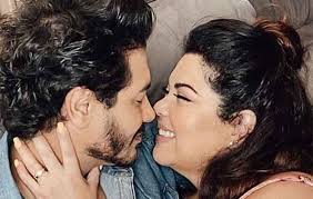 Comemorando um ano de casada, Fabiana Karla se derrete: 'Minha cura e meu  veneno'