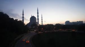 Jadual waktu solat shah alam waktu solat adalah peruntukan tempoh atau selang masa tertentu bagi masyarakat muslim menjalani syariat solat sama ada fardhu ataupun sunat. Time Lapse Of Mosque In Shah Alam During Cloudy Sunset Video By C Tuahlensa Stock Footage 99332426