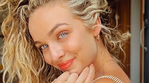 Get to know the podcast host, social media star and i'm a celebrity winner get me out of here, abbie chatfield is a pretty well established australian star. Abbie Chatfield Is Smashing The Stigma Around Stis