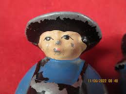 DALE CRAFT Reading Pennsylvania Dutch Cast Iron Amish Mennonite Salt &  Pepper