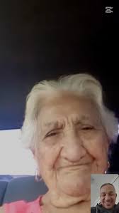 A ti mi Señora..señora...a ti mi fiel querubín...a ti fresca rosa de  abril.... feliz día de las madres aunque en la distancia, pero feliz de  verte y oírte que Dios te siga colmando de bendiciones , ...