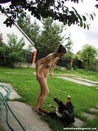 meine Frau nackt mit dem Hund - Nackte Frauen Bilder