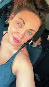 Brenda Pate's Instagram, Twitter & Facebook