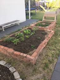 Faq zum bau eines eigenen hochbeetes. Diy Klinkerbeet Ein Hochbeet Aus Klinkersteinen Fraulein Emmama