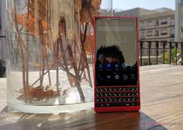TCL: Blackberry Key2 in poppigem Rot um ...