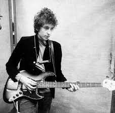 When he hosted bob dylan's radio theme time hour, during his mother's day hour in 2008, dylan played momma said knock you out by ll cool j and was heard to rap along with the first verse. Bob Dylan Zum 80 Wolf Biermann Gratuliert Welt