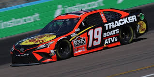 Sign up for the latest happenings from phoenix raceway. Nascar Phoenix Martin Truex Jr Feiert Ersten Saisonsieg
