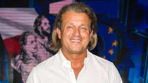 Podczas porannego programu #jedziemy jarosław jakimowicz, podszedł do byłego szefa mon. Jaroslaw Jakimowicz Prowadzi Program W Tvp