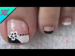 Con esmalte de purpurina brillante, de color púrpura, tienes que hacer una especie de c en el dedo pulgar. Pin En Unas Hermosas De Pie
