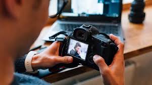 Hoy 19 de agosto se celebra el día mundial de la fotografía y en domusvi fuentesol lo hemos querido festejar con nuestros mayores. Lva Eds3bndham