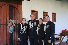 La policía nacional de colombia estrena nuevo uniforme azul desde este lunes, 19 de julio, en cumplimiento de la restructuración y transformación de la institución que planteó el presidente iván duque y el ministro de defensa, diego molano. En Boyaca Celebramos La Noche Azul Policia Nacional De Colombia