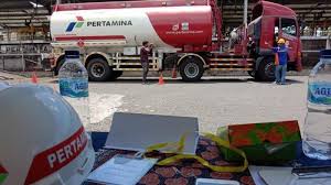 Lowongan kerja loker pertamina bulan januari 2020 lulusan sma smk d3 d4 s1 s2 semua jurusan loker tahun 2020 bank bumn cpns 2020. Pertamina Gelar Lomba Ketangkasan Untuk Awak Mobil Tangki Bbm Jateng Diy Tribun Jateng