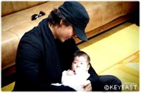 Bae retired from acting after 2007, but remains active as the chairman of management. Bae Yong Joon With His Manager S Baby Girl What A Cute Daddy He Ll Be Bae Yong Joon Keyeast Entertainment Bae