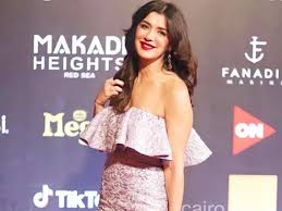 قالت الفنانة رانيا فريد شوقي، إن دور الأب والأم شريكان في تربية الأبناء، ولا يجوز أن يقوم أيًا منهما برمي الحمل على الأخر لأنها مسئولية مشتركة بينهما. ØºØ§Ø¯Ø© Ø¹Ø§Ø¯Ù„ ÙˆØ±Ù†Ø§ Ø±Ø¦ÙŠØ³ Ø¨Ø¥Ø·Ù„Ø§Ù„Ø© Ø¬Ø°Ø§Ø¨Ø© ÙÙ‰ Ø¹Ø±Ø¶ Ù„ÙÙŠÙ„Ù… Ù…ÙŠÙƒØ§ Ø¨Ù€ Ù…Ù‡Ø±Ø¬Ø§Ù† Ø§Ù„Ø¬ÙˆÙ†Ø© Ø¹ÙŠÙ†
