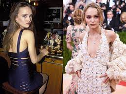 Protagonista del film prodotto da netflix. 5 French Mother Daughter Duos Who Look Like Twins Vogue